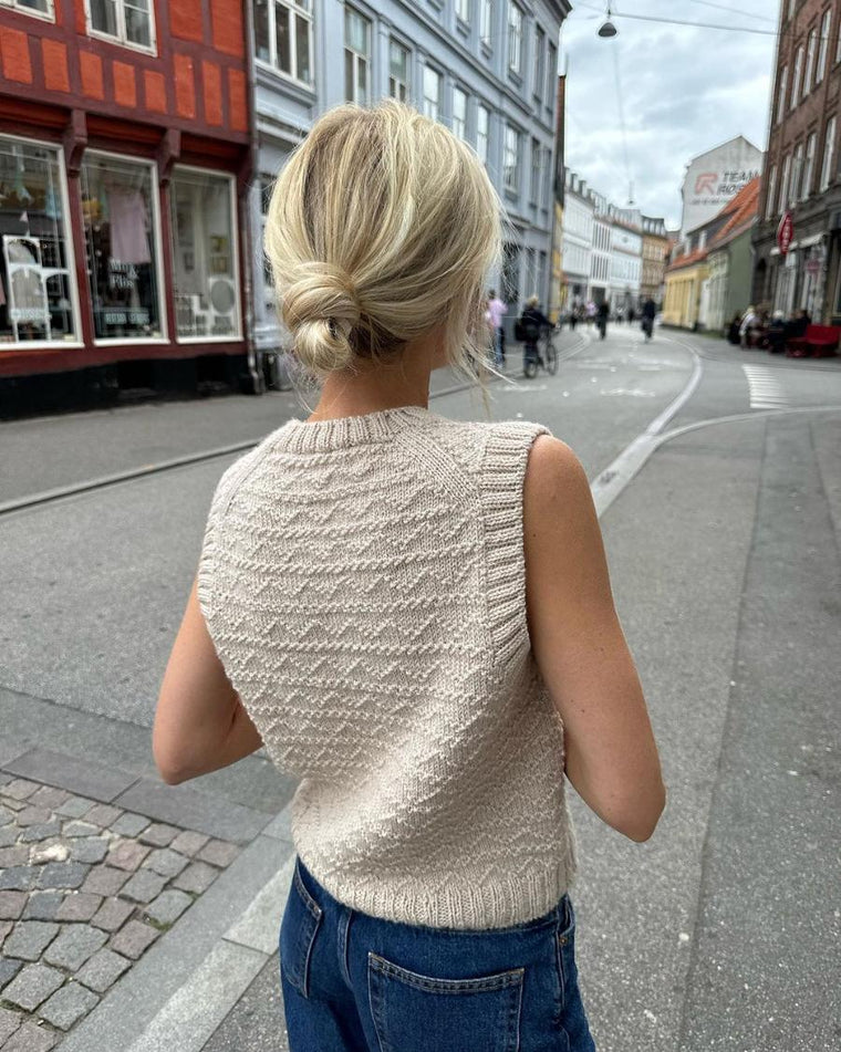 Liggebillede af lysegrå Sille Slipover 
