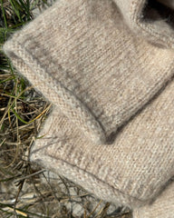 Detalje på ærmerne på beige Cloud Sweater
