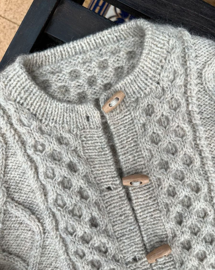 Closeup af Dagmar Jacket med duffelknapper