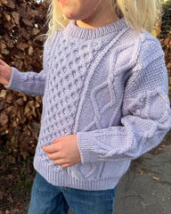 Pige med lilla Dagmar Sweater Junior
