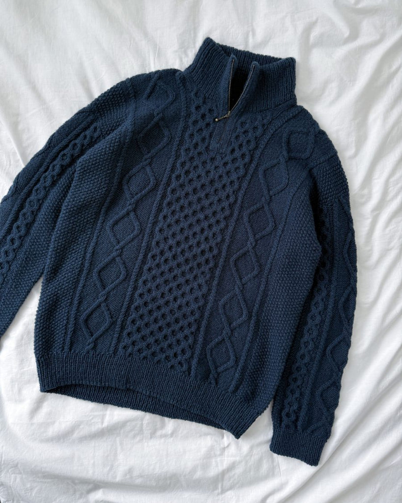 Blå Dagmar Zipper Sweater Man liggende