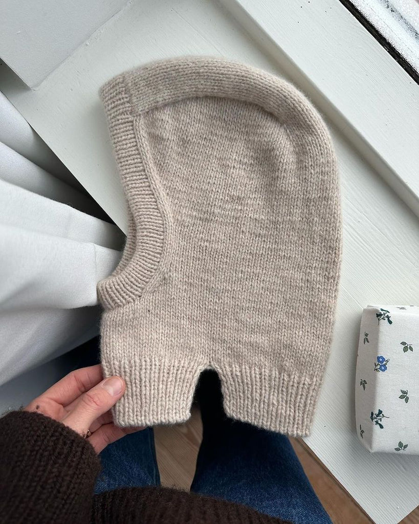 Liggende lysbeige Everyday Balaclava 