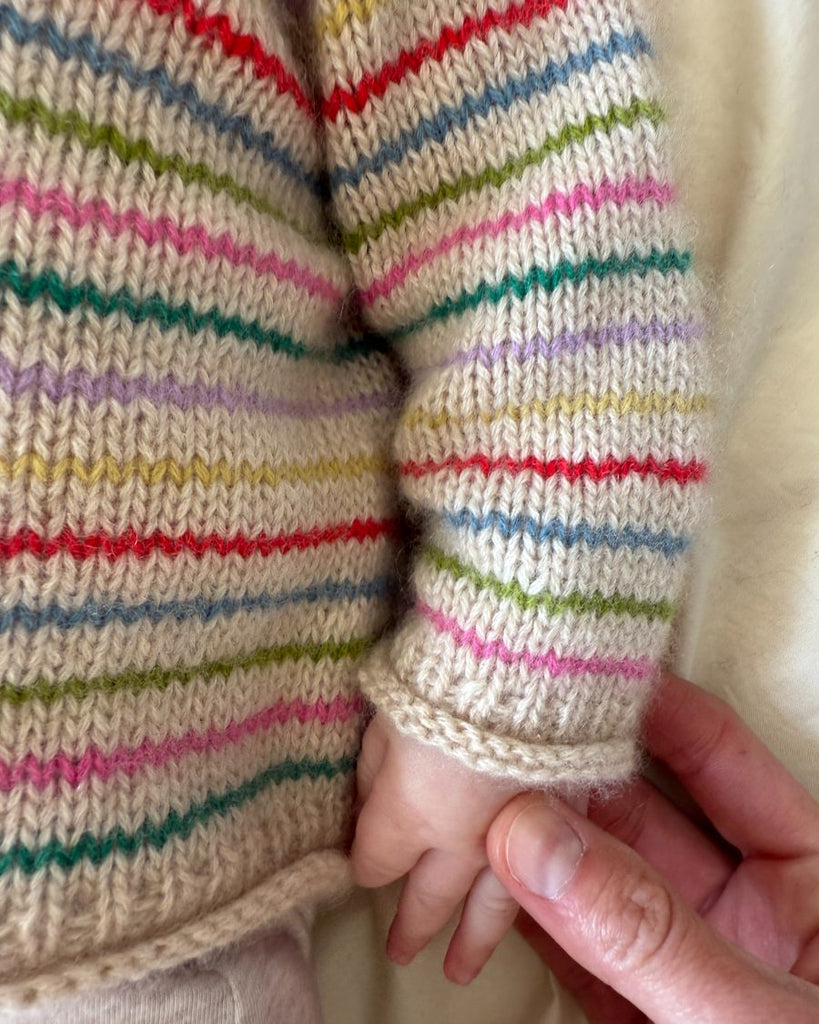 Detaljebillede af mangefarvet Frankie Sweater Baby