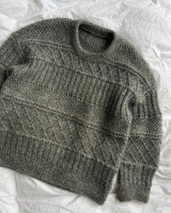 Liggende grå Ingrid Sweater