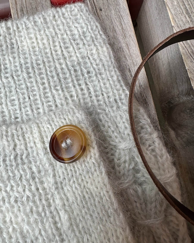 mørkebrun galalit knap på jenny jacket v-neck