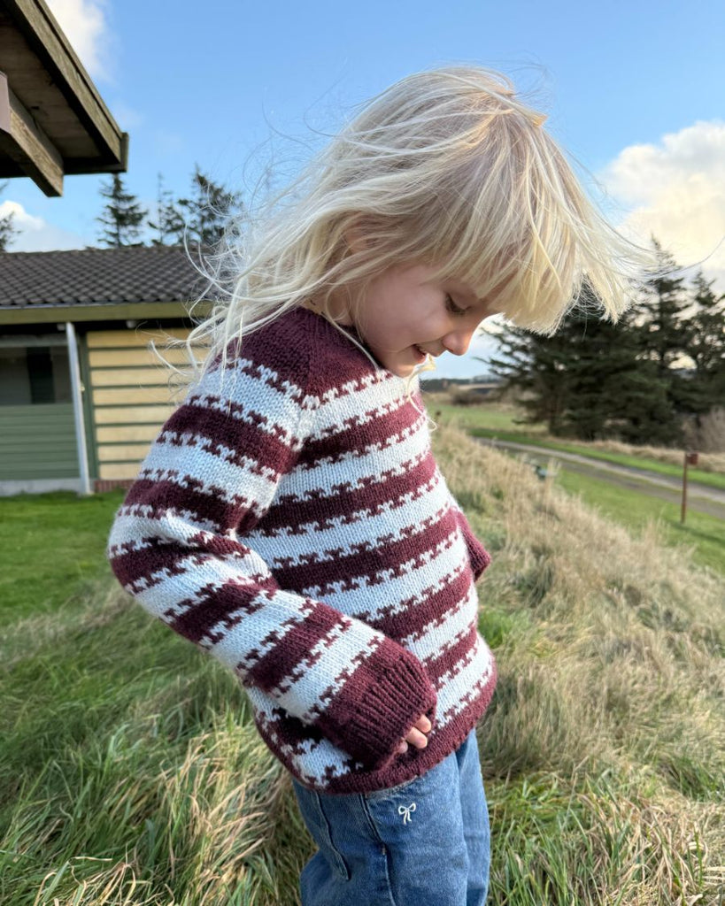 Pige med bordeaux og blå Key Sweater Junior