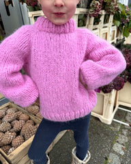 Barn iført pink Louisiana Sweater Junior