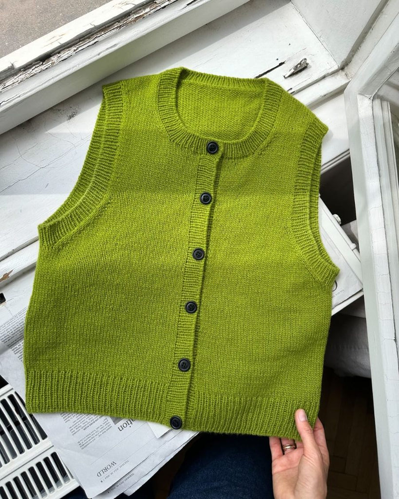 Liggebillede af grøn Maggie Vest
