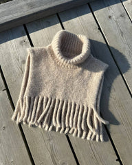 Liggebillede af lys beige Nora Neck