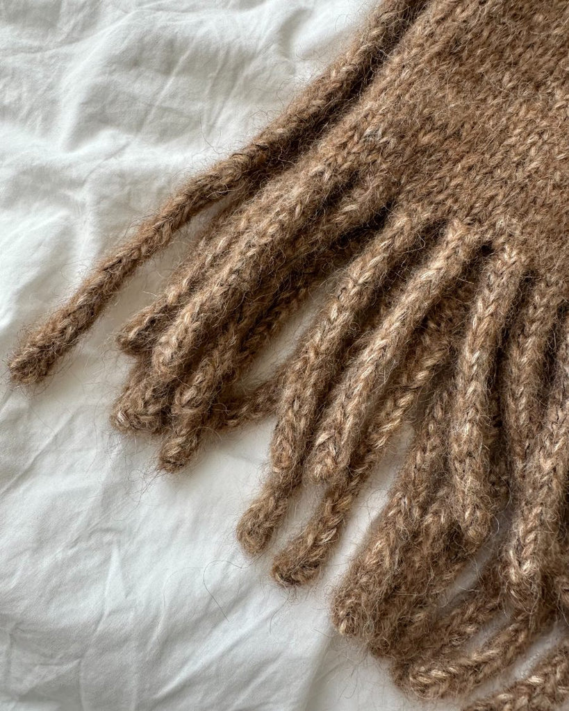 Detaljebillede af brun Nora Neck
