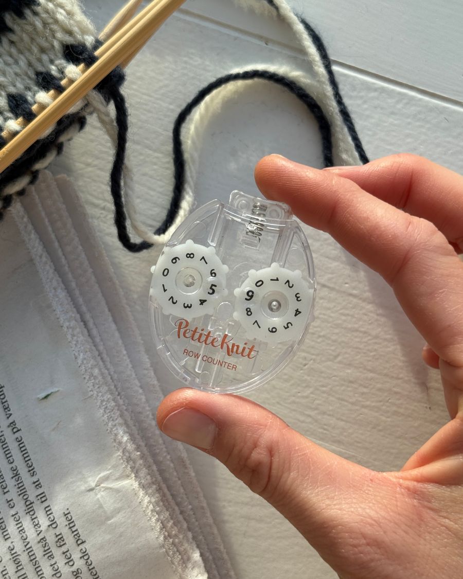 Omgangstæller i plast fra PetiteKnit med låsefunktion