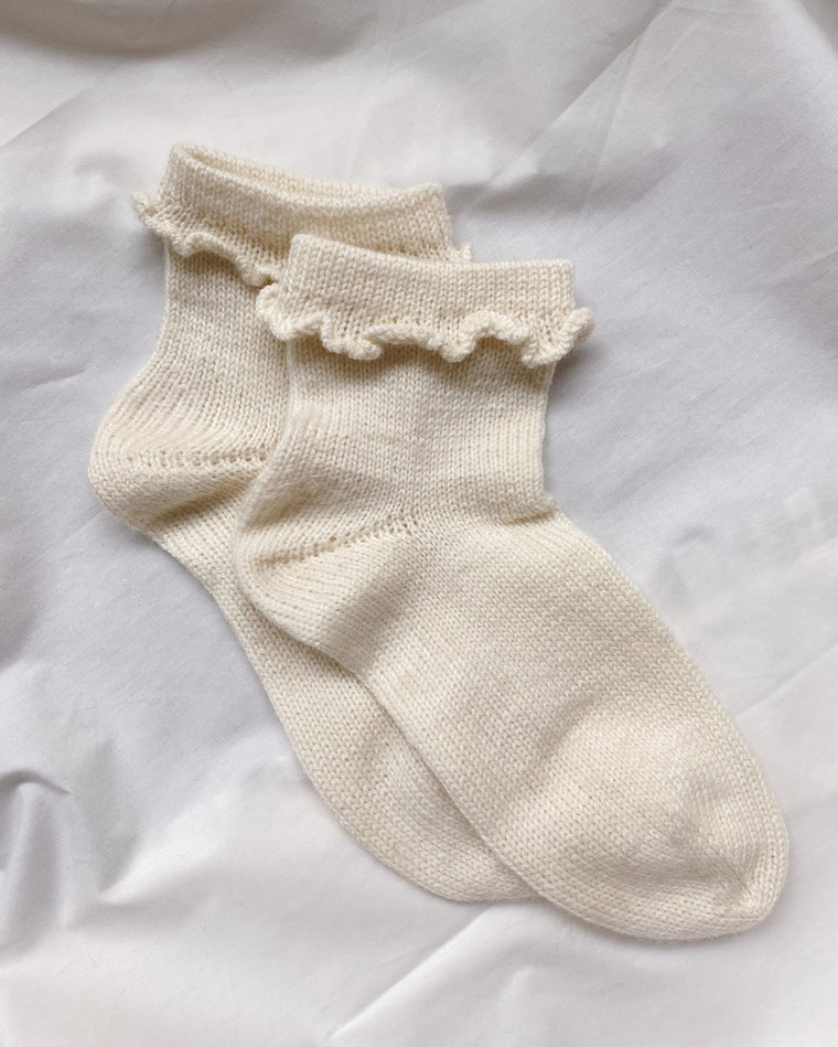 Detaljebillede af hvide Ruffle Socks