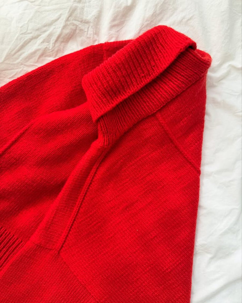 Detaljebillede af rød Scarlet Sweater