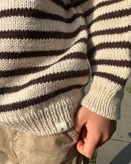 Detaljebillede af sort og hvid Seaside Sweater