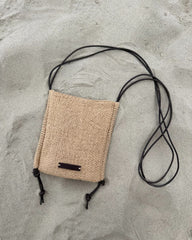 Liggebillede af naturfarvet Sienna Bag