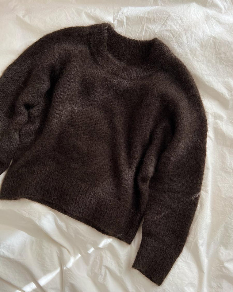 Kamelfarvet Stockholm Sweater på bøjle