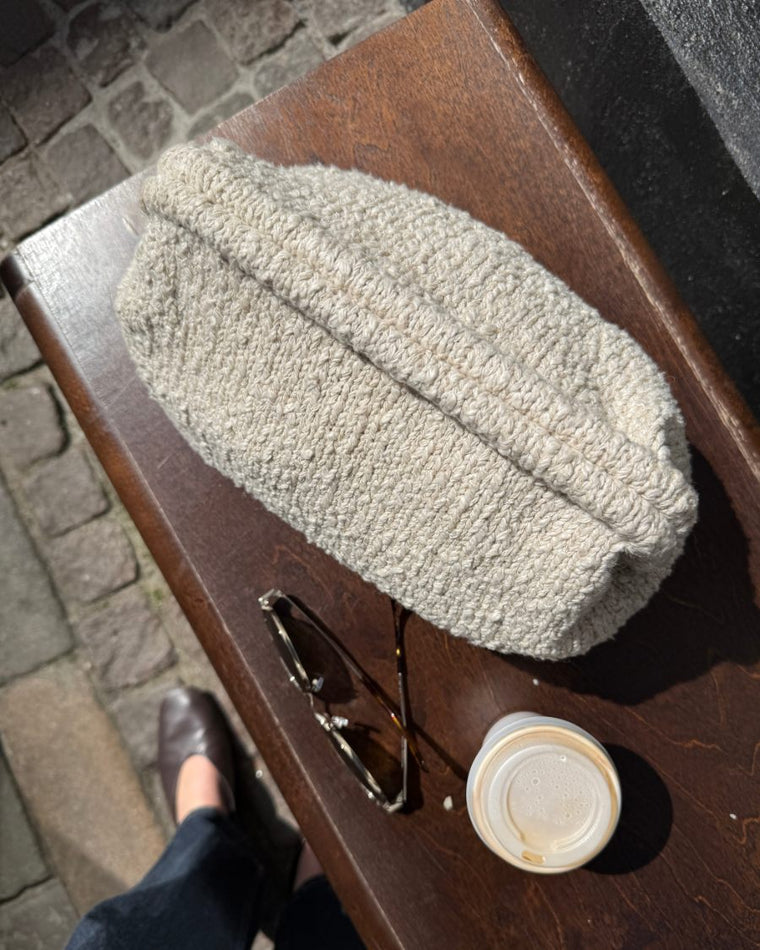 To Teddy Clutches på bænk