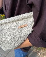 lyst læderlabel på Teddy Clutch