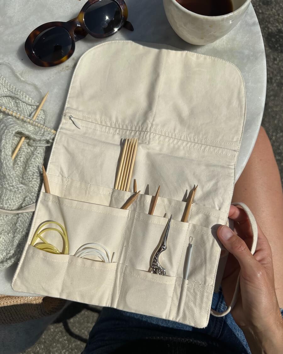 Knitter's Needle Case To go med diverse Petiteknit tilbehør