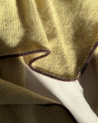 Detaljer på gul-grønt Uma Scarf