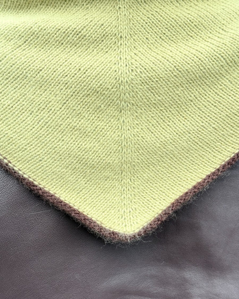 Detaljebillede af grøn-gult Uma Scarf