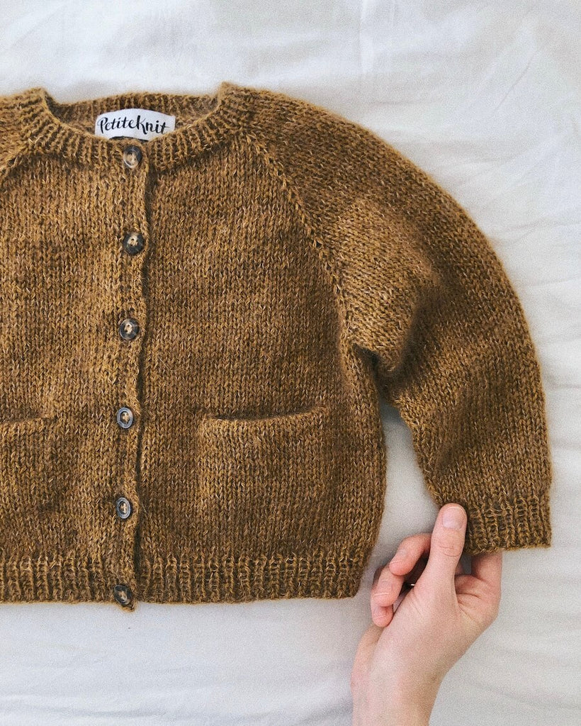 Liggende okkerfarvet Ellens Cardigan