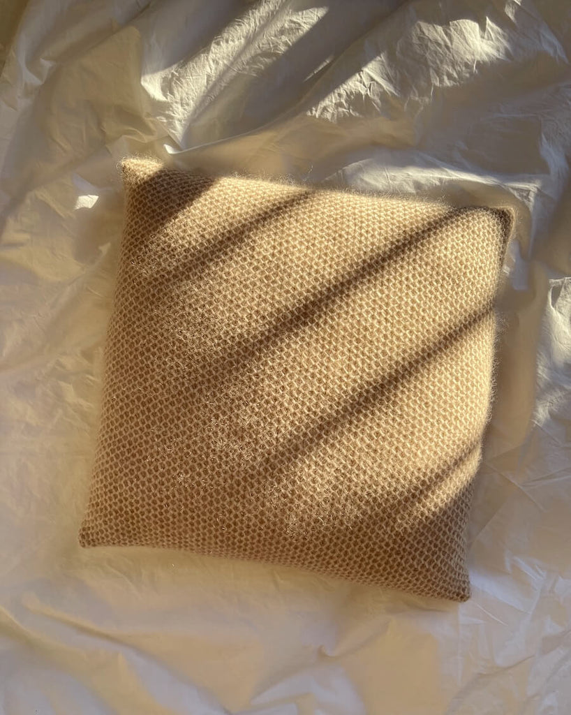 Honey pillow på seng