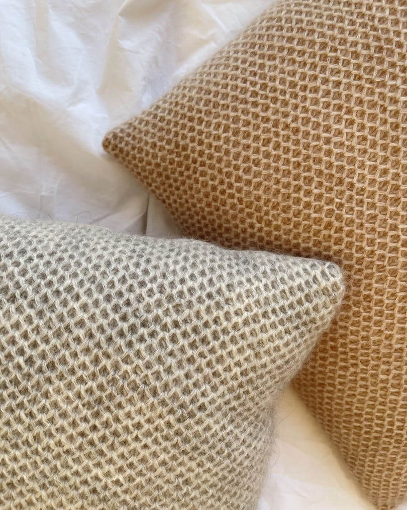 Closeup af to Honey Pillows