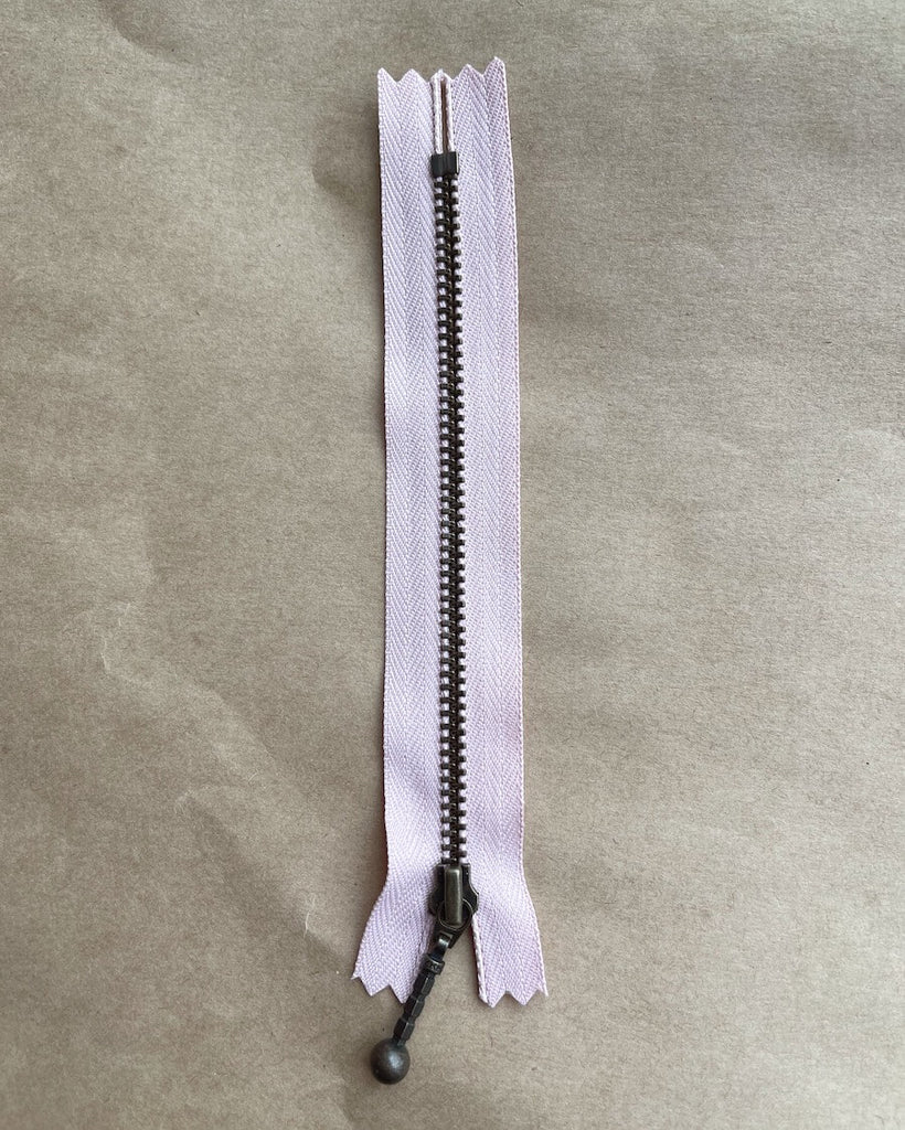 Pudderrosa 14 cm lynlås liggende