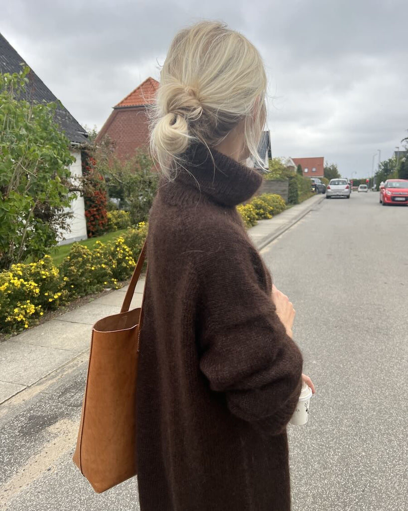 Kvinde iført brun Chestnut Dress