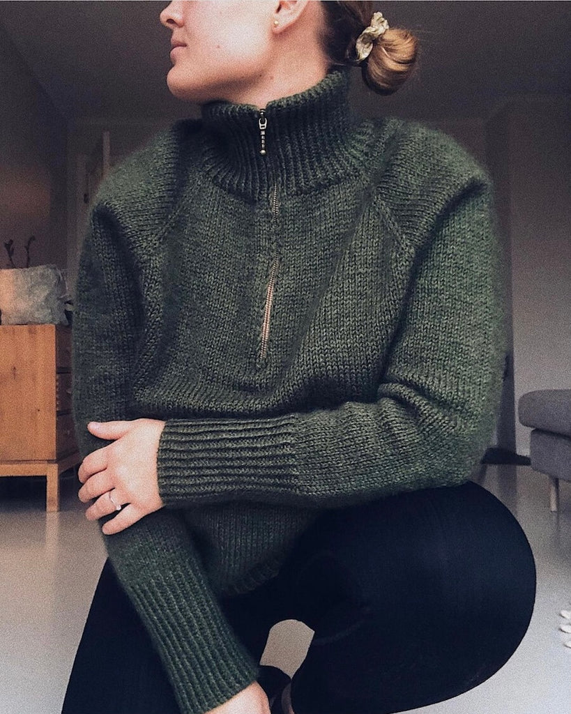 Zipper sweater på dame med jægergrøn lynlås 35 cm