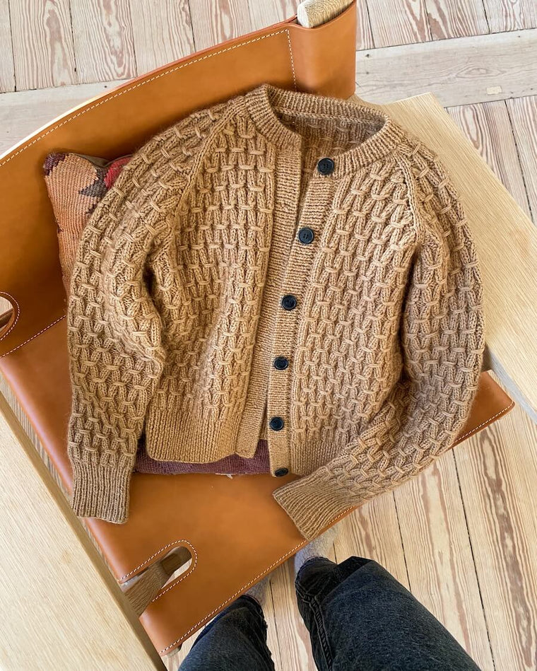 Kvinde i brun Jenny Jacket