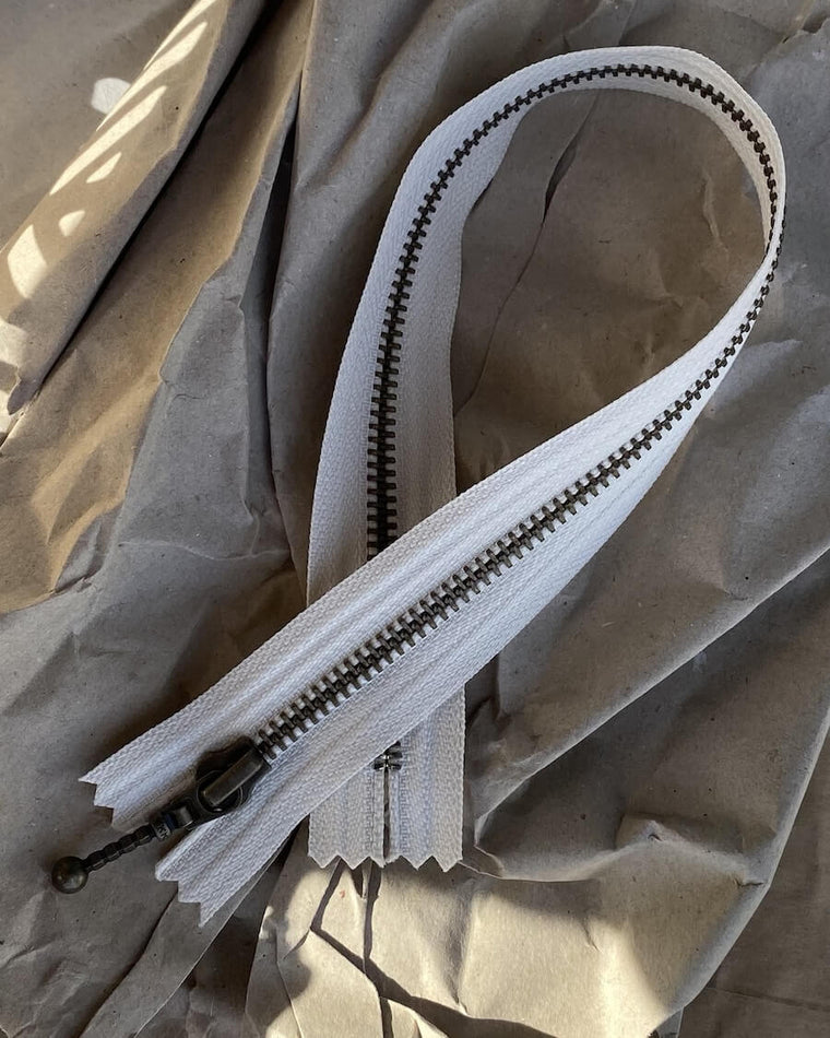 Petiteknit udvalg af lynlåse i 35 cm