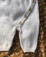 Detaljebillede af hvidt Monday Suit