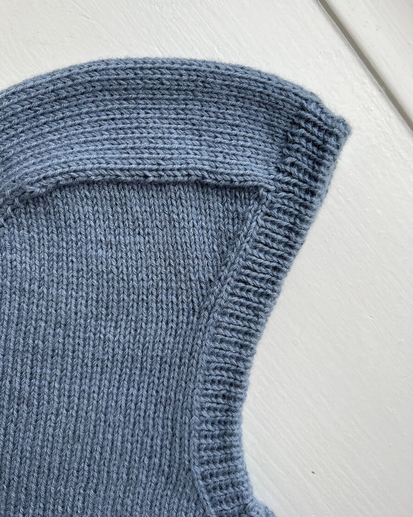 Detaljebillede af blå Monday Balaclava
