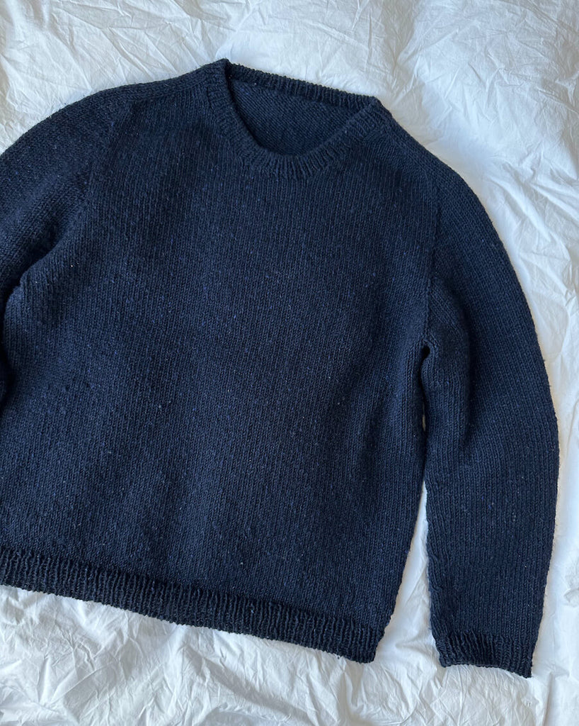 Liggebillede af blå Northland Sweater