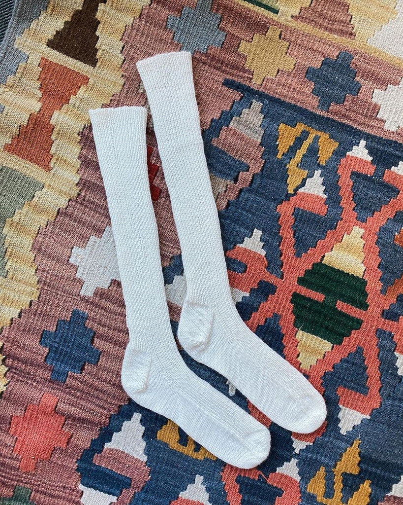 Liggebillede af hvide Penny Socks
