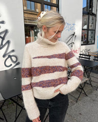 Kvinde iført Sycamore Sweater