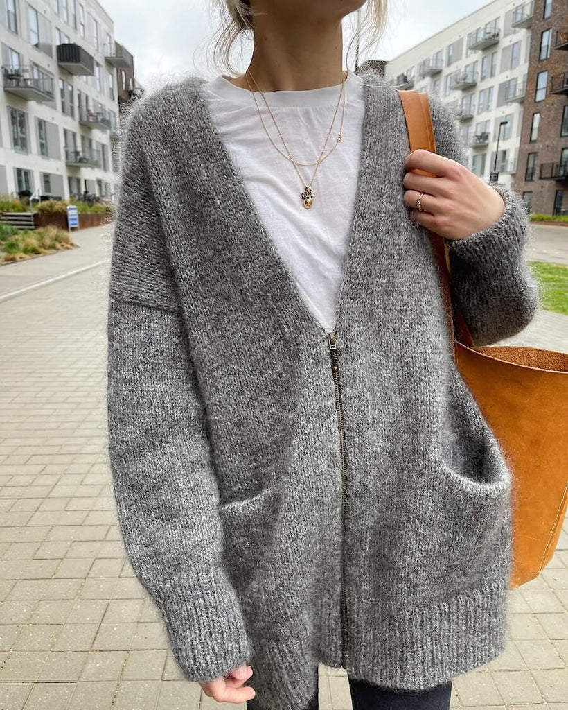 Kvinde iført grå Zipper Jacket