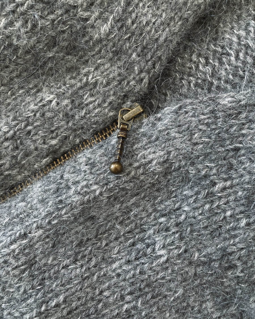 Detaljebillede af grå Zipper Jacket